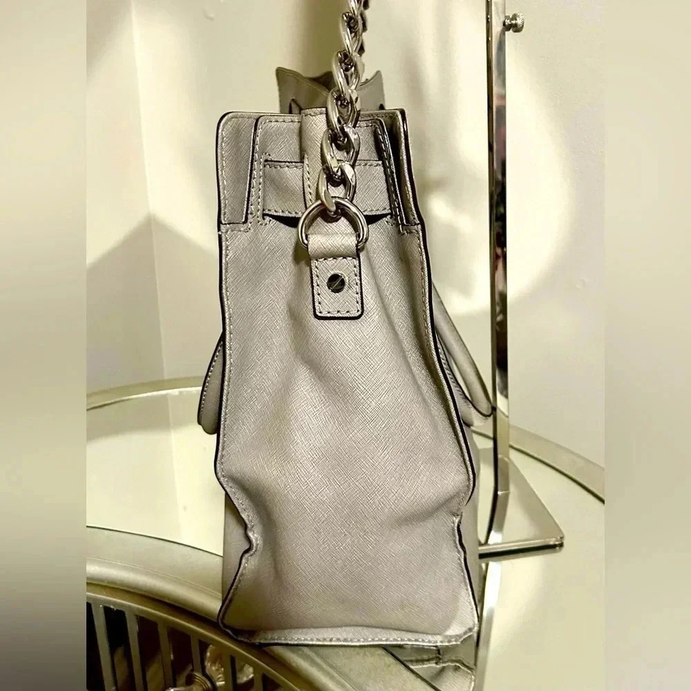 Gently Used MICHAEL KORS Light Gray Hamilton Leather Tote/Bag. - Picture 3 of 10